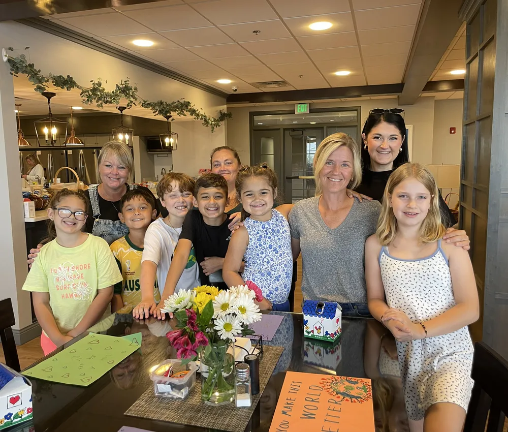Meal volunteers gathered around a table at Ronald McDonald House.